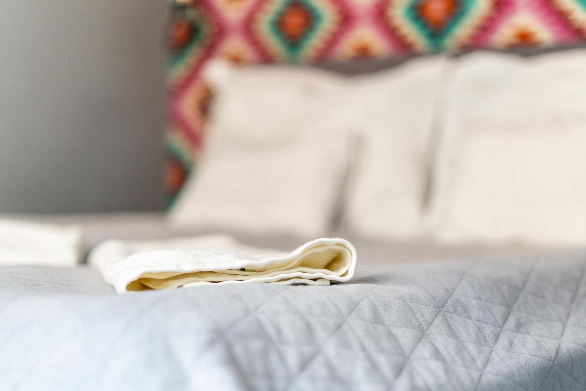 Glam Downtown Apartments — Photos 2